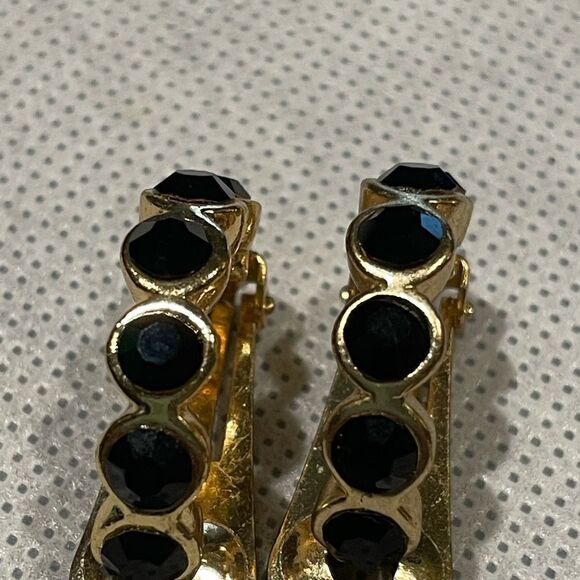 Vintage clip on hoops - Picture 5 of 5